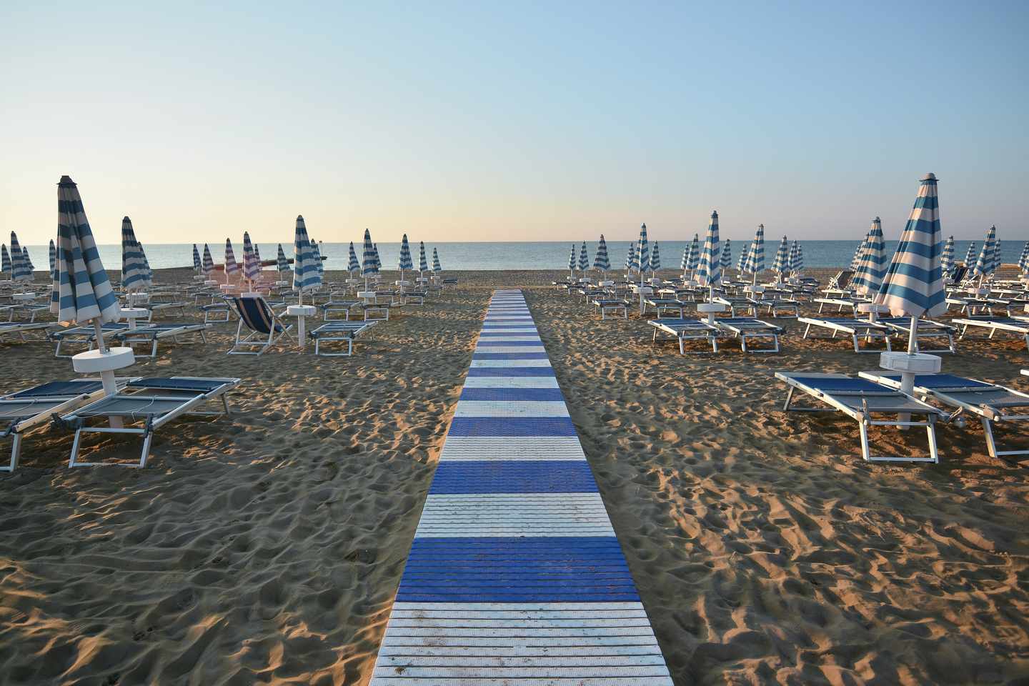 italien-adria-strand-sonnenschirme-g-1204773899.jpg