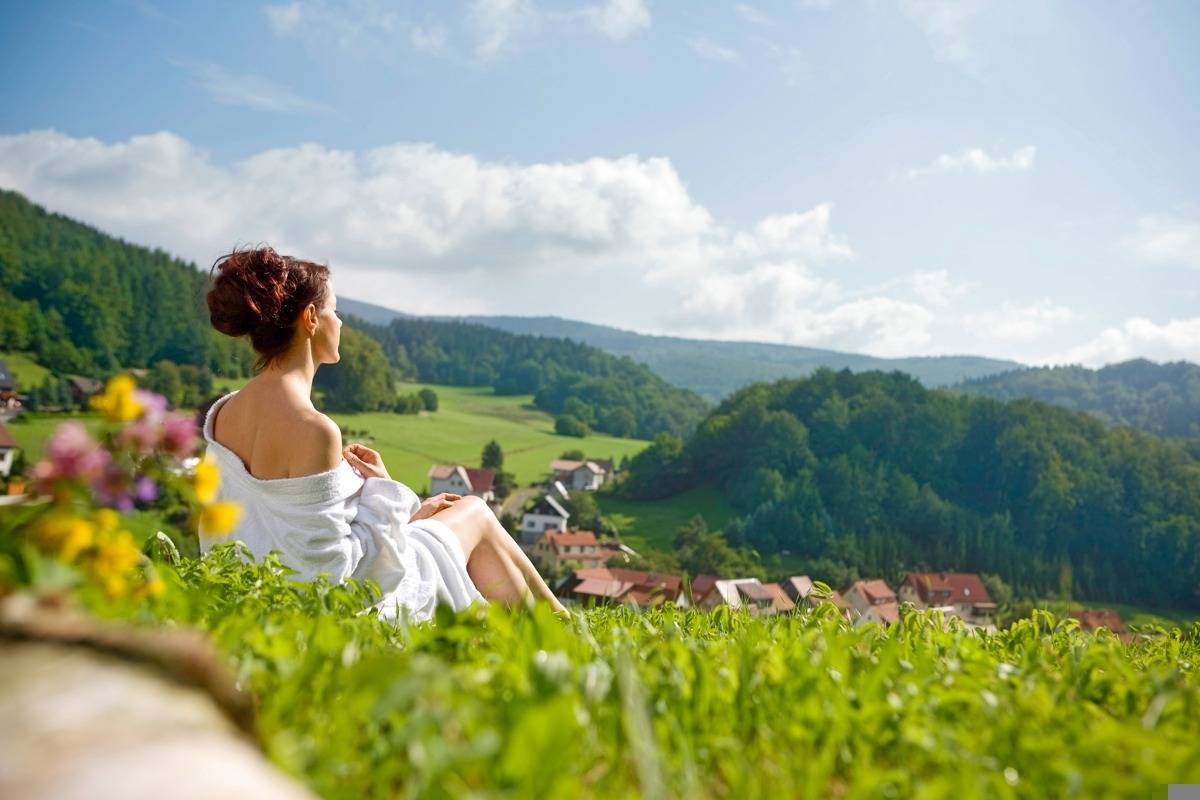 bltbe9877cc9afd12bf-frau-wiese-thueringer-wald-wellnessurlaub-p-I48436_E-11266541.jpg frau-wiese-thueringer-wald-wellnessurlaub-p-I48436_E-11266541.jpg