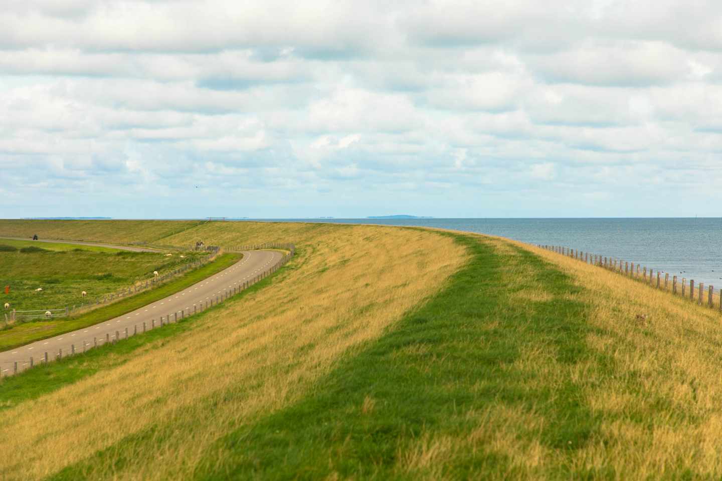 Niederlande-Nordseeinseln-Texel-Radweg-und-Deich-g-1344213992.jpg