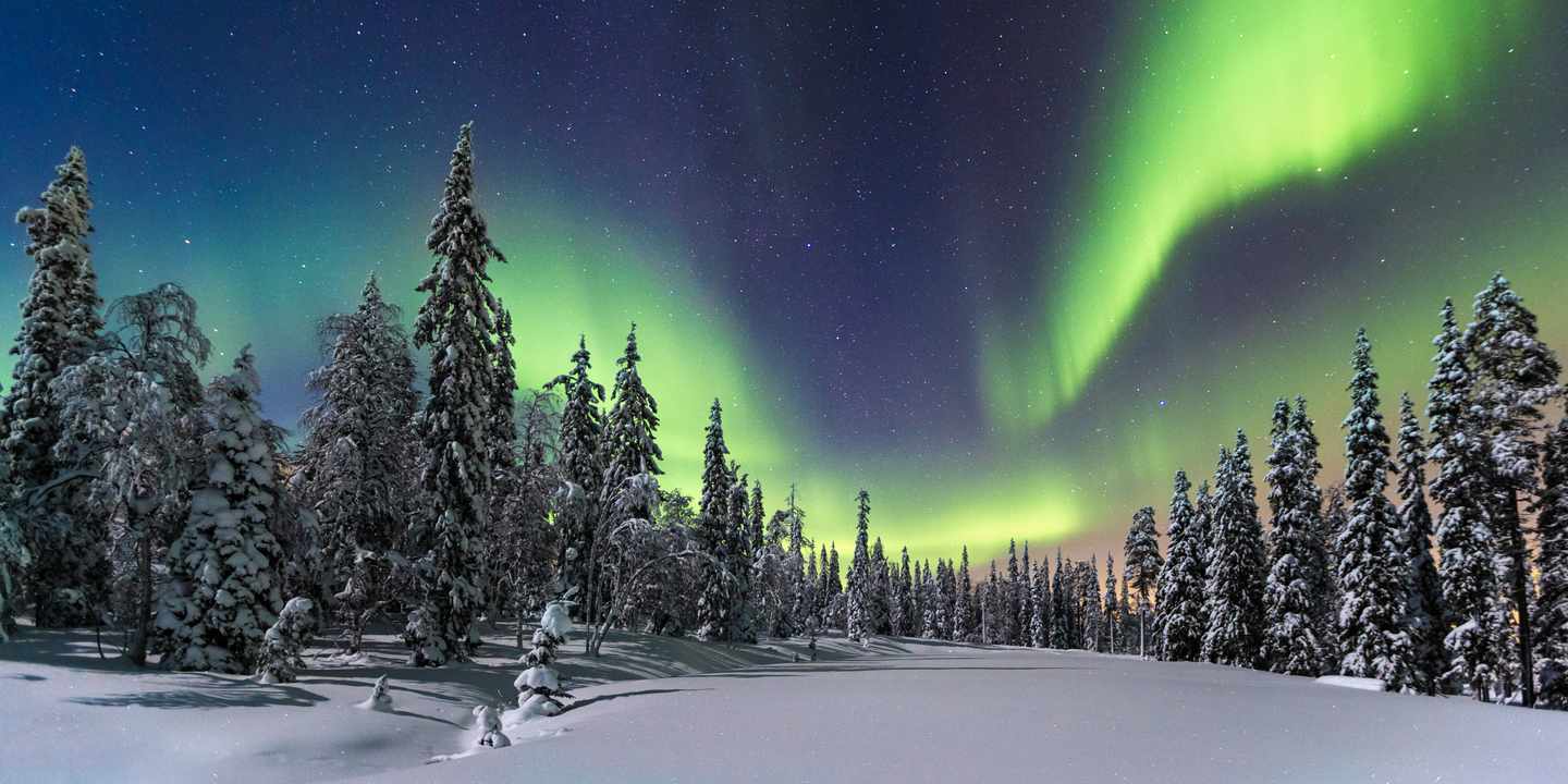 Im Pyhä-Luosto-Nationalpark in Finnland der nördlich des Polarkreises liegt leuchten die Nordlichter besonders eindrucksvoll