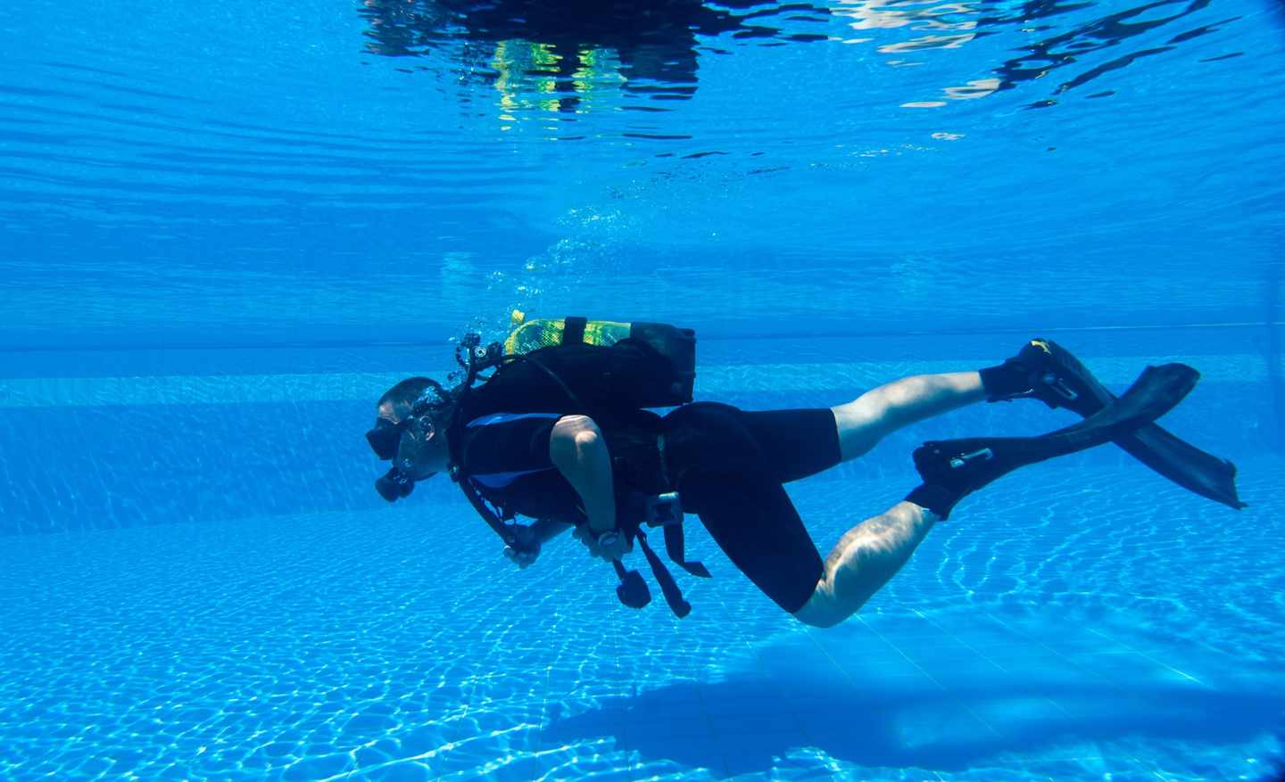 tauchen-pool-kurs-t-148659211.jpg
