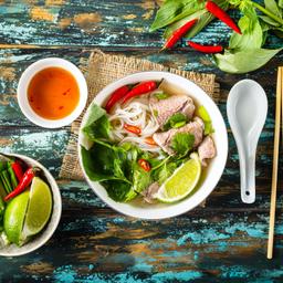 vietnam-pho-essen-suppe-g-910864612.jpg