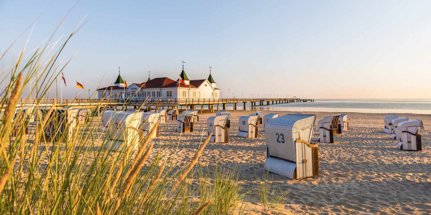 deutschland-usedom-ahlbeck-seebruecke-strandkoerbe-ostsee-kururlaub-g-1297402339.jpg