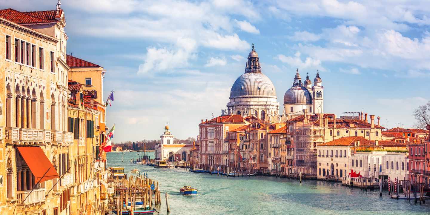 italien-venedig-canal-grande-und-basilika-maria-della-salute-g-1141593664.jpg