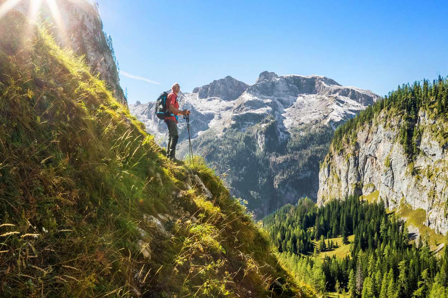 bltc617e4e7bbd67178-deutschland-bergweg-am-nationalpark-berchtesgaden-nahe-koenigssee-landtal-g-1054801022.jpg Eine Rast mit Bergblick bei der Alpenüberquerung