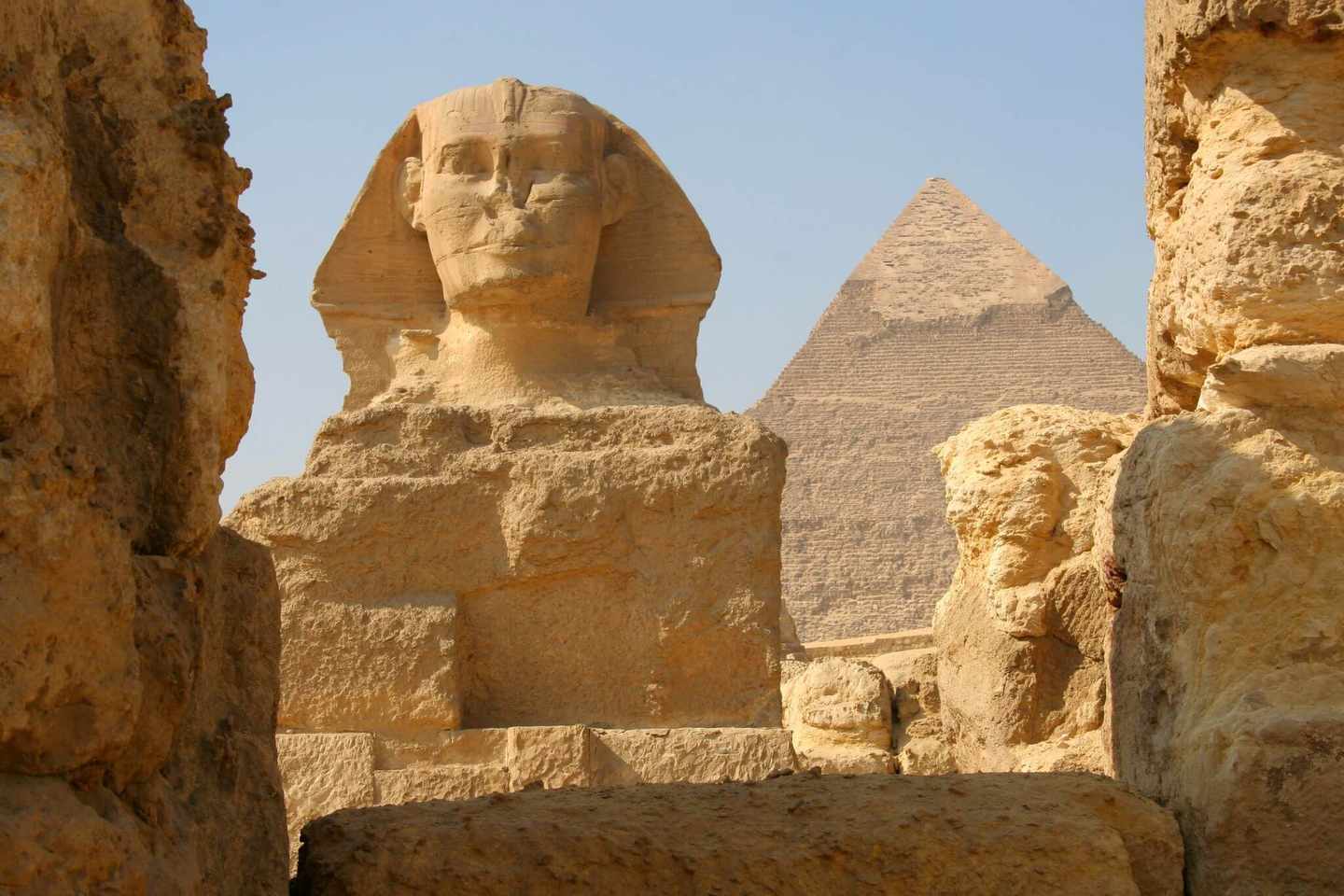 aegypten-giza-sphinx-pyramide-g-157192504.jpg