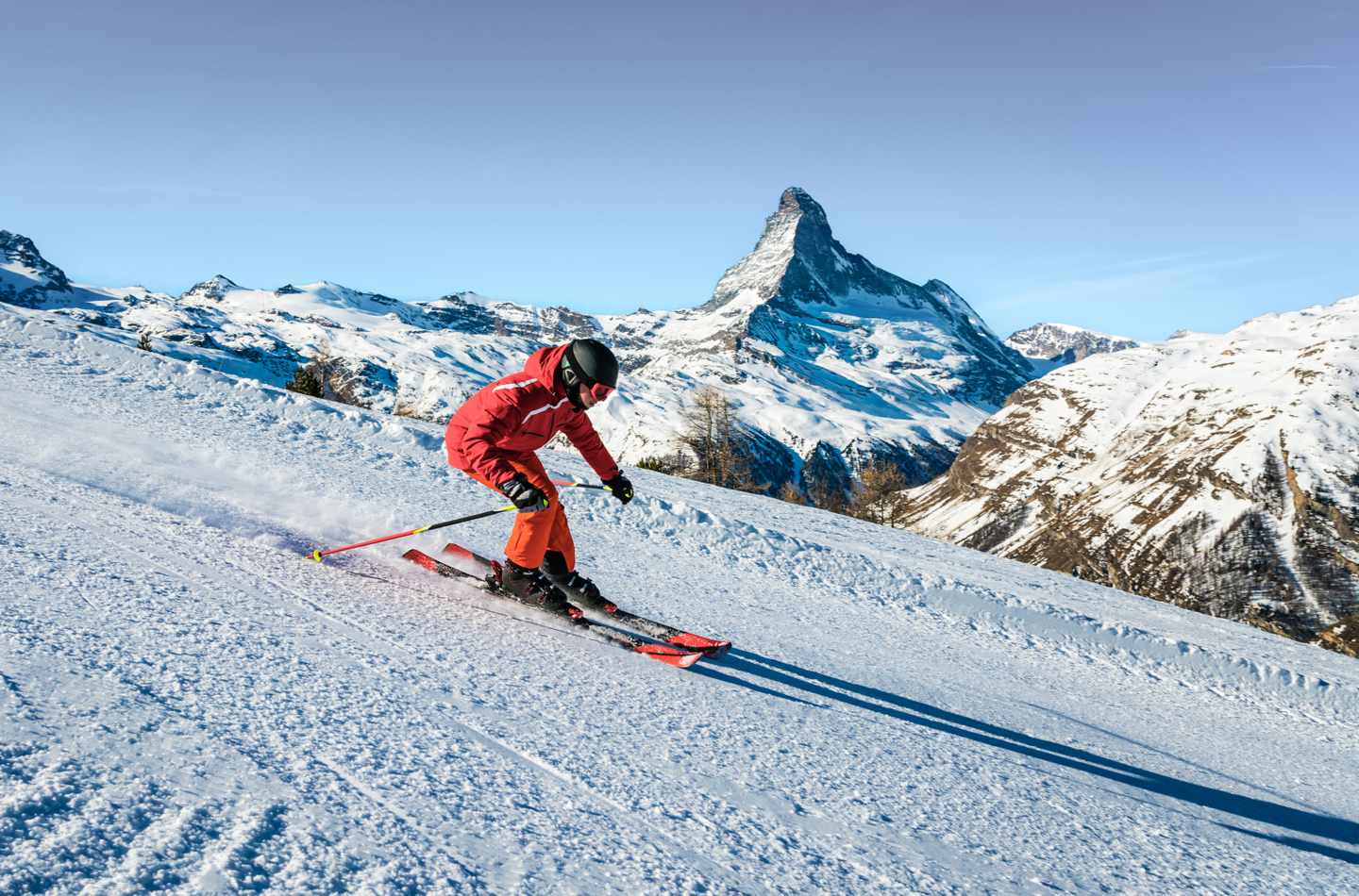 schweiz-zermatt-valais-canton-skifahrer-g-1135087819.jpg
