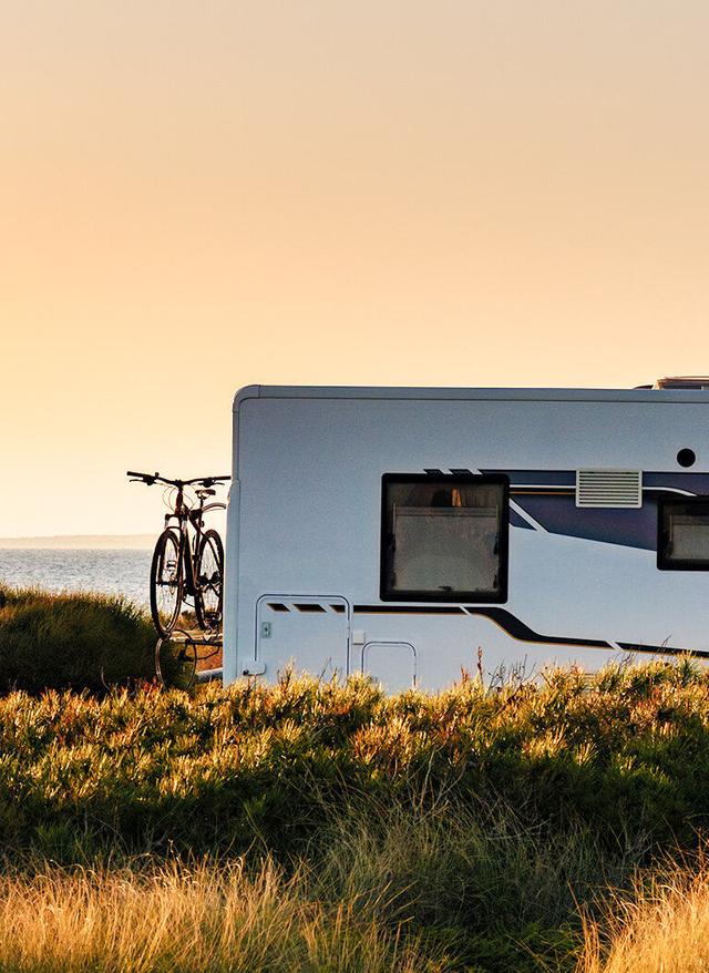 Camper mieten USA & Kanada Camper mit Fahrradanhänger zwischen den Dünen
