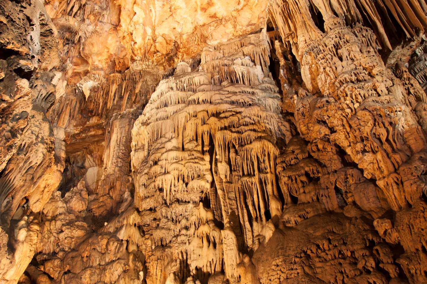 kroatien-tropfsteinhoehle-decke-g-1455502105.jpg