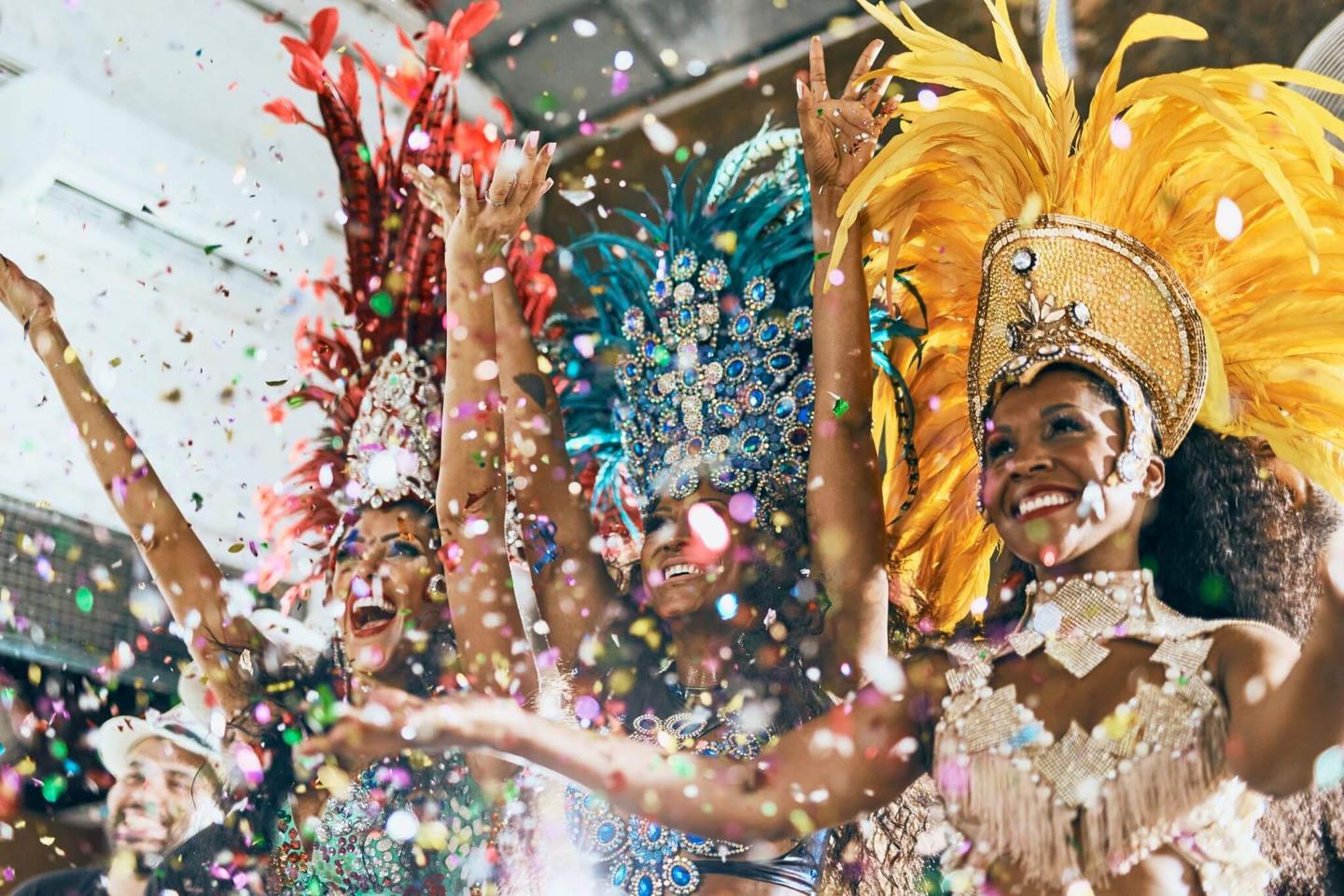 brasilien-samba-taenzer-karneval-g-921837638.jpg
