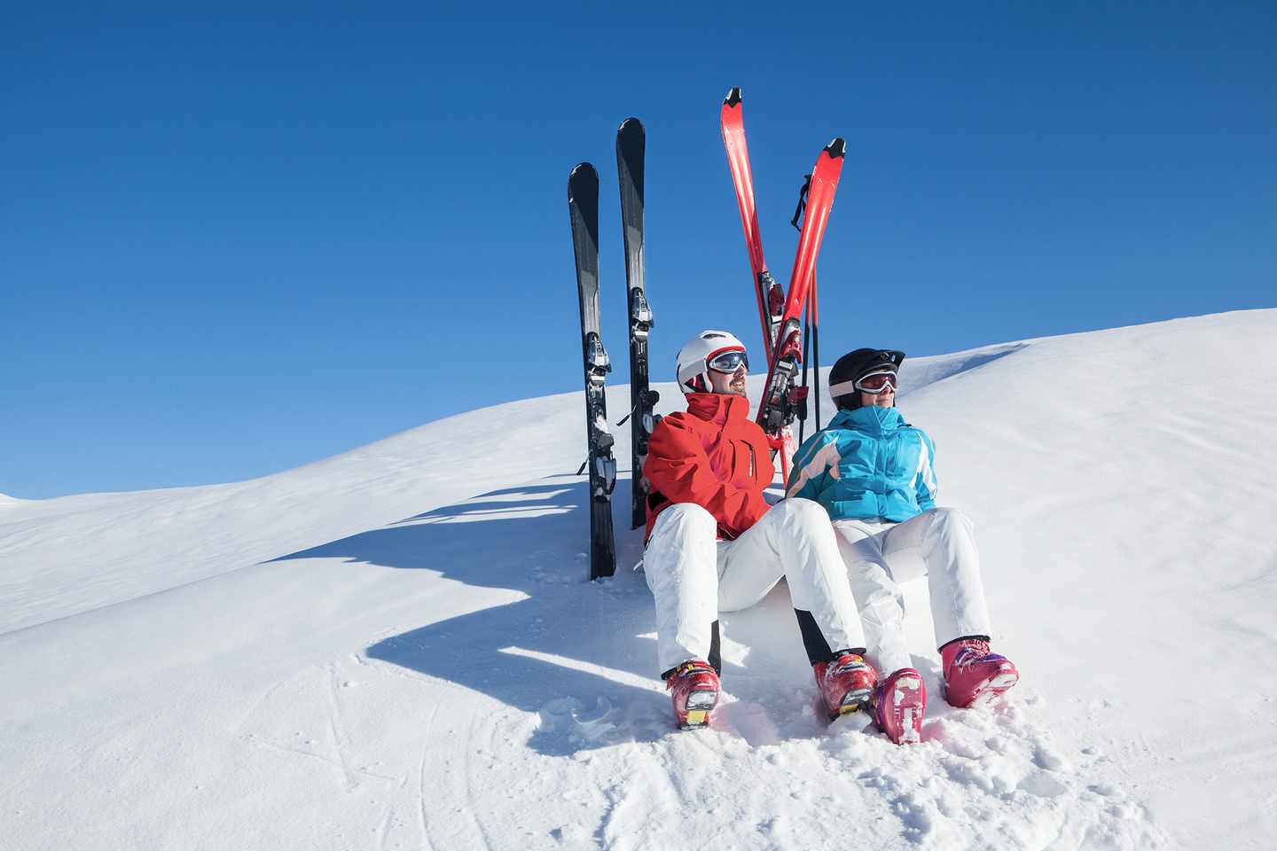 skifahrer-im-schnee-g-624372108.jpg