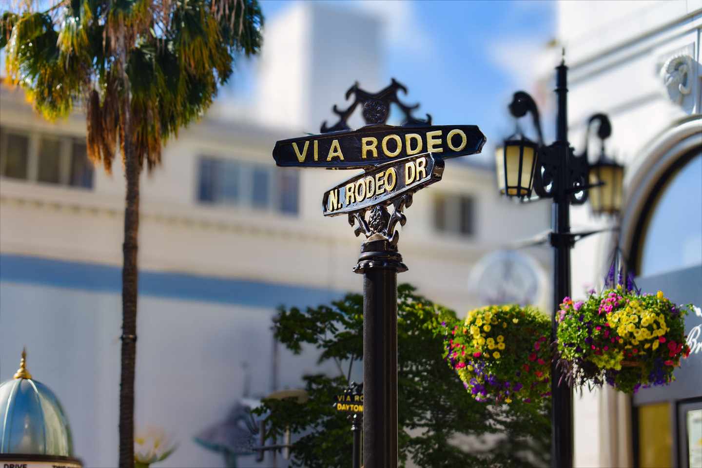usa-kalifornien-sehenswuerdigkeiten-los-angeles-strassenschild-in-beverly-hills-g-1324264371.jpg