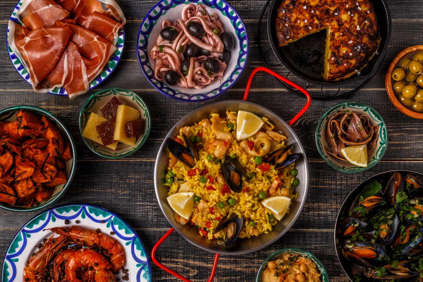 spanien-tapas-g-617569682.jpg