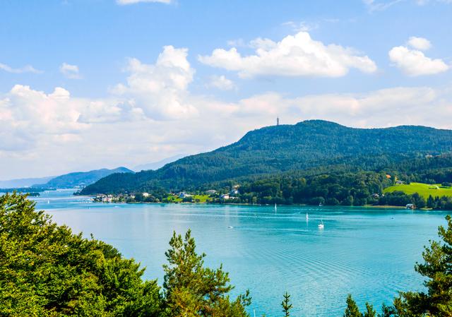 Radreise durch Kärnten - Blick auf den Woerthersee