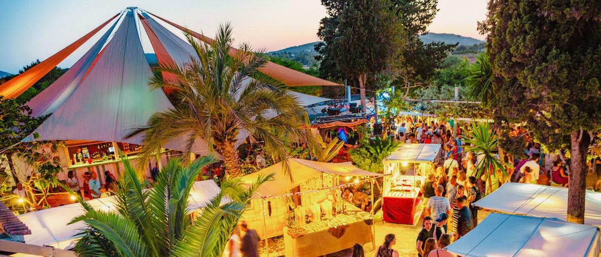 spanien-ibiza-hippiemarkt-las-dalias-s-mauritiusimages-ADPI244891271.jpg