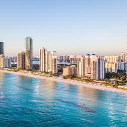 usa-miami-strand-mit-skyline-g-1191754271.png