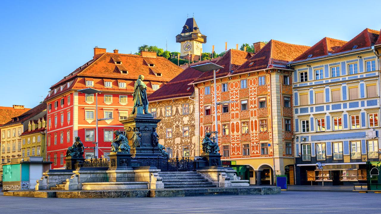 graz-haeuser-uhrturm-t-639917590.jpg