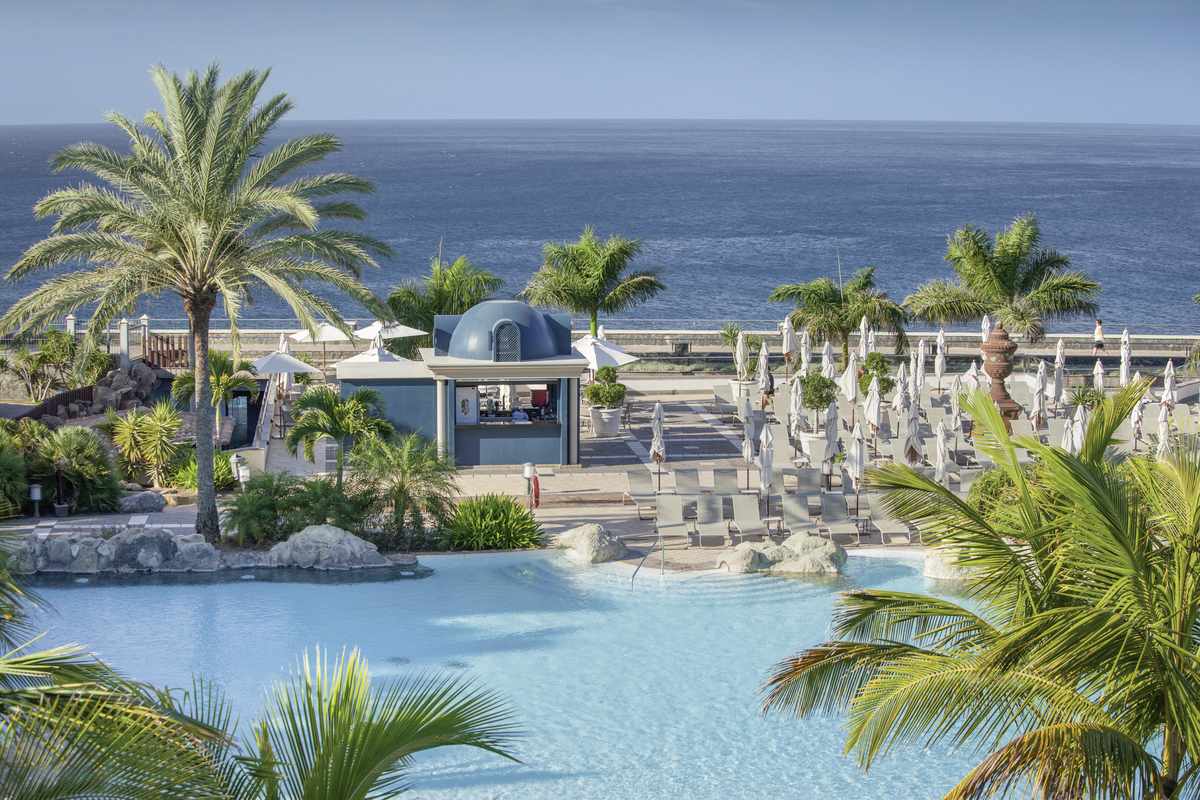 blta773c9eab530992a-spanien-kanaren-grancanaria-lopesanvilladelconderesort_thalasso-DER0900648_web.jpg Schönste Hotels Kanaren: Poollandschaft im Lopesan