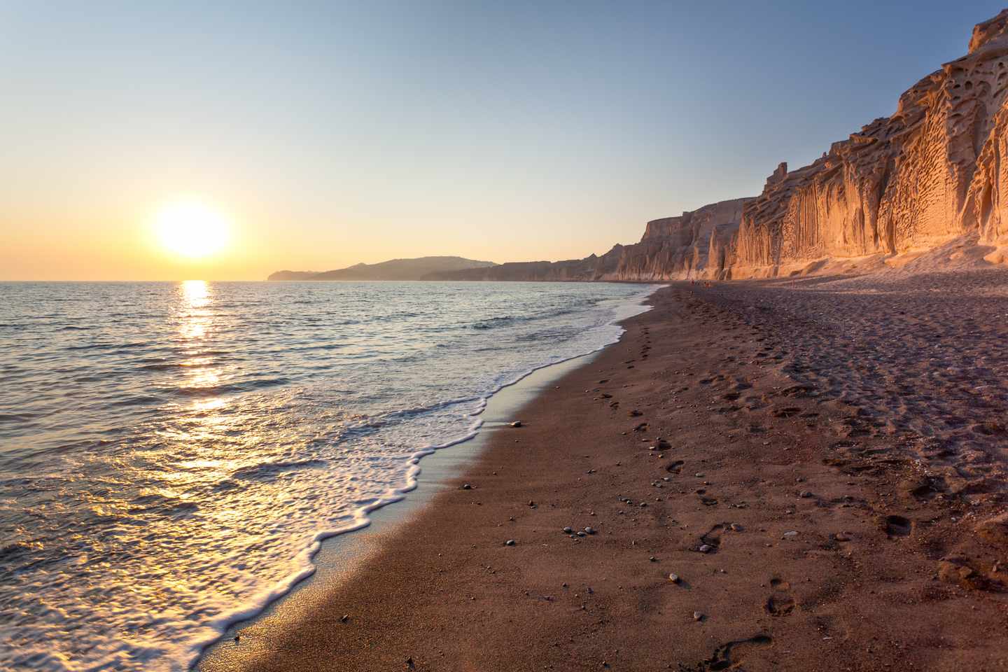 griechenland-santorini-strand-sonnenuntergang-g-162822437-2.jpg
