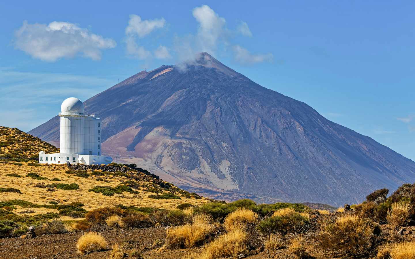 Blick auf den Berg Teide mit Observatorium