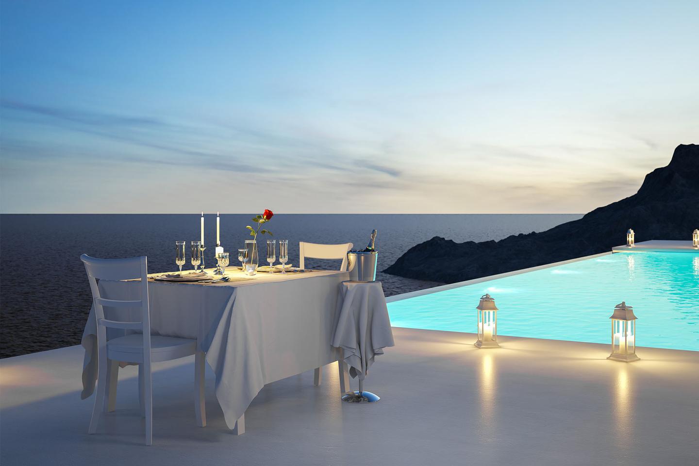 griechenland-santorini-schoener-tisch-romantisch-am-pool-g-1127550878.jpg