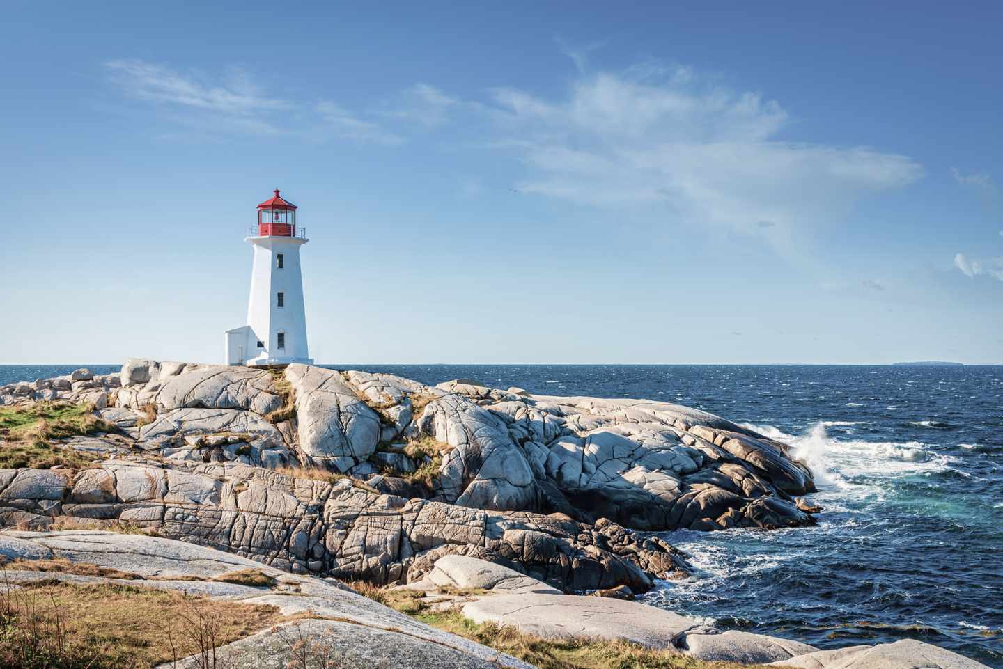 coolcation-kanada-nova-scotia-peggys-cove-leuchtturm-g-1216659104.jpg