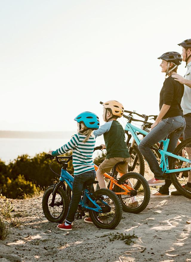 Familienurlaub USA usa-familienurlaub-familie-macht-mountainbiketour-mit-blick-auf-den-puget-sound-g-1164431942.jpg