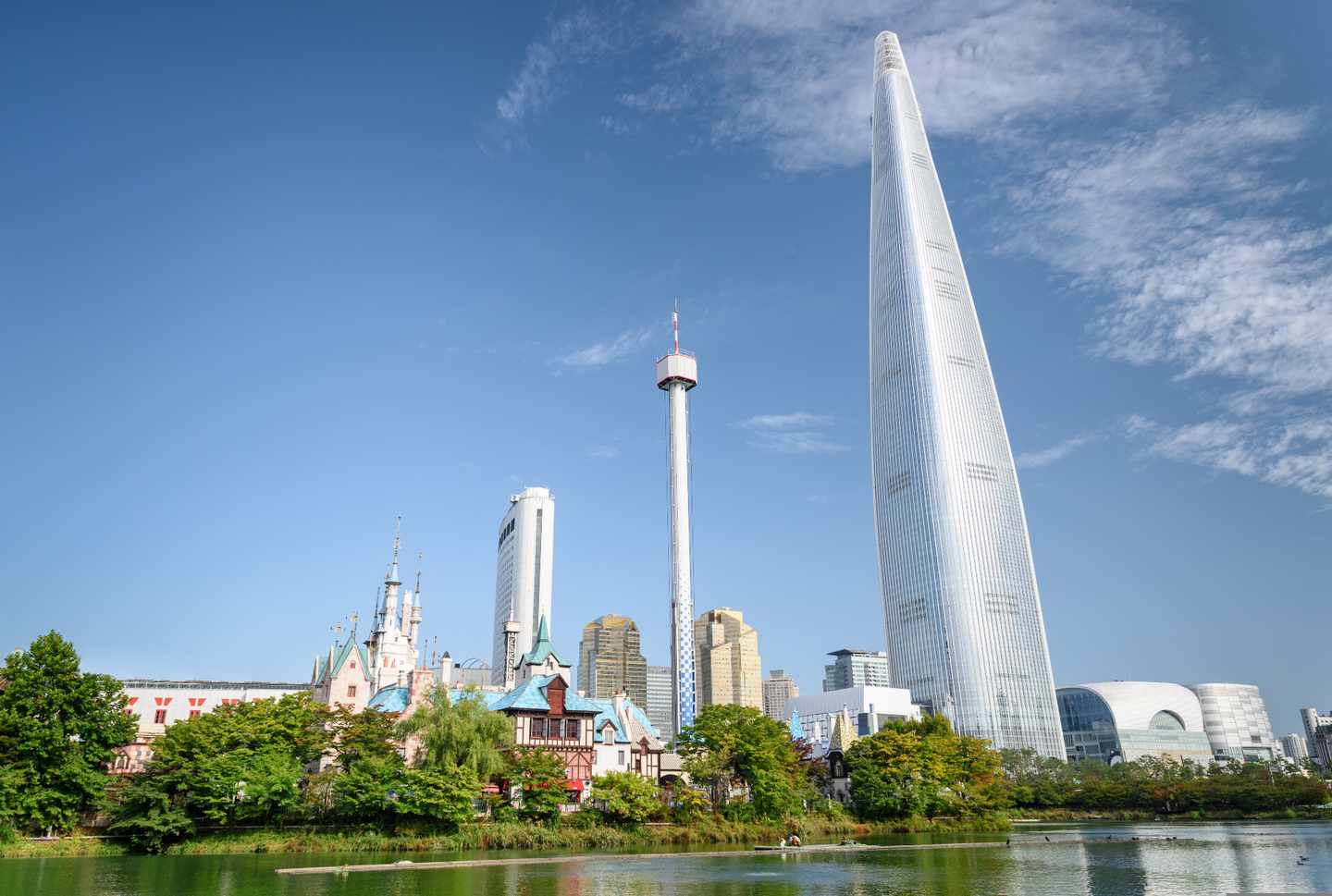 suedkorea-seoul-lotte-tower-klein-g-1136944164.jpg