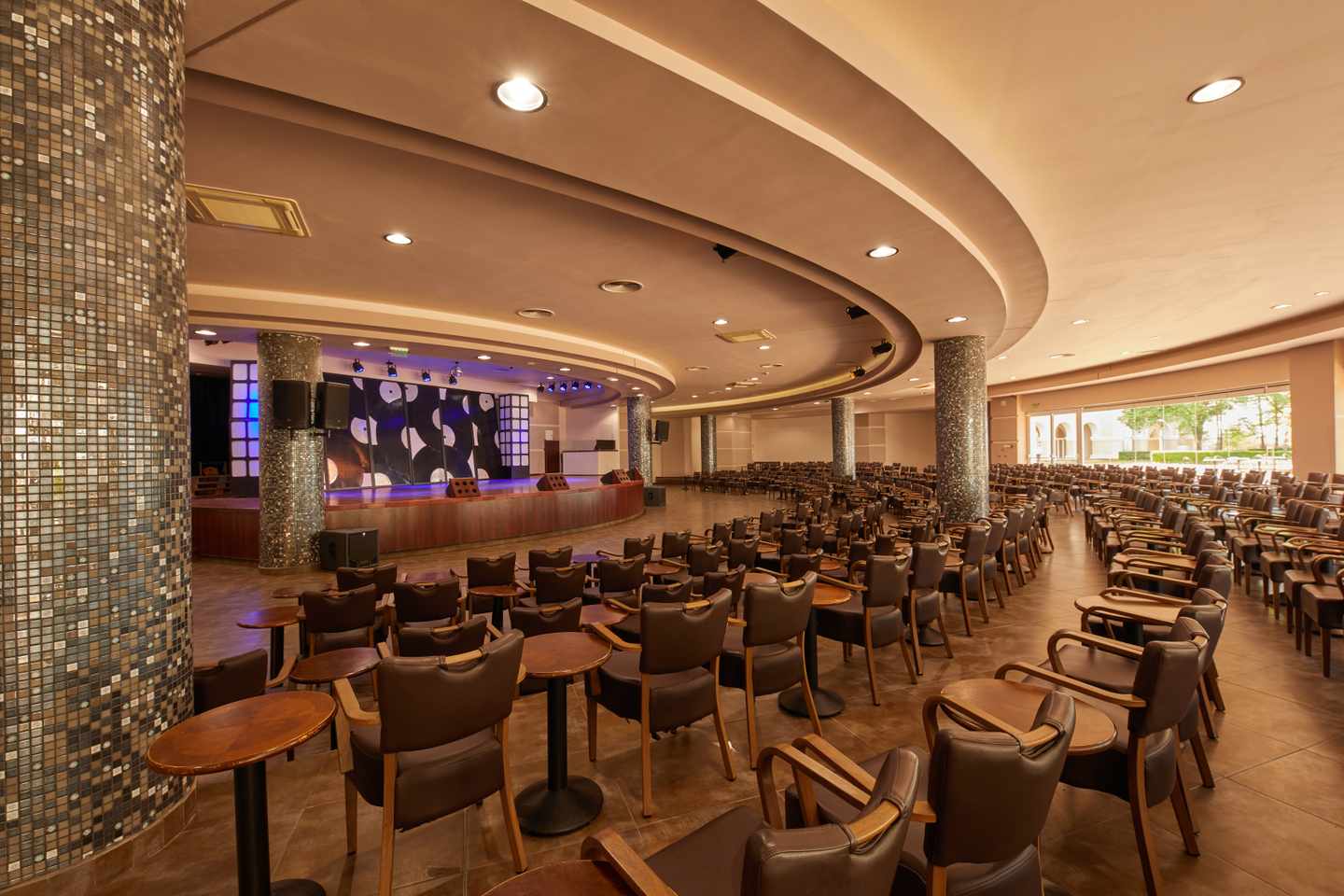 Showtime im Theater des Dreams Sun Resorts and Spa