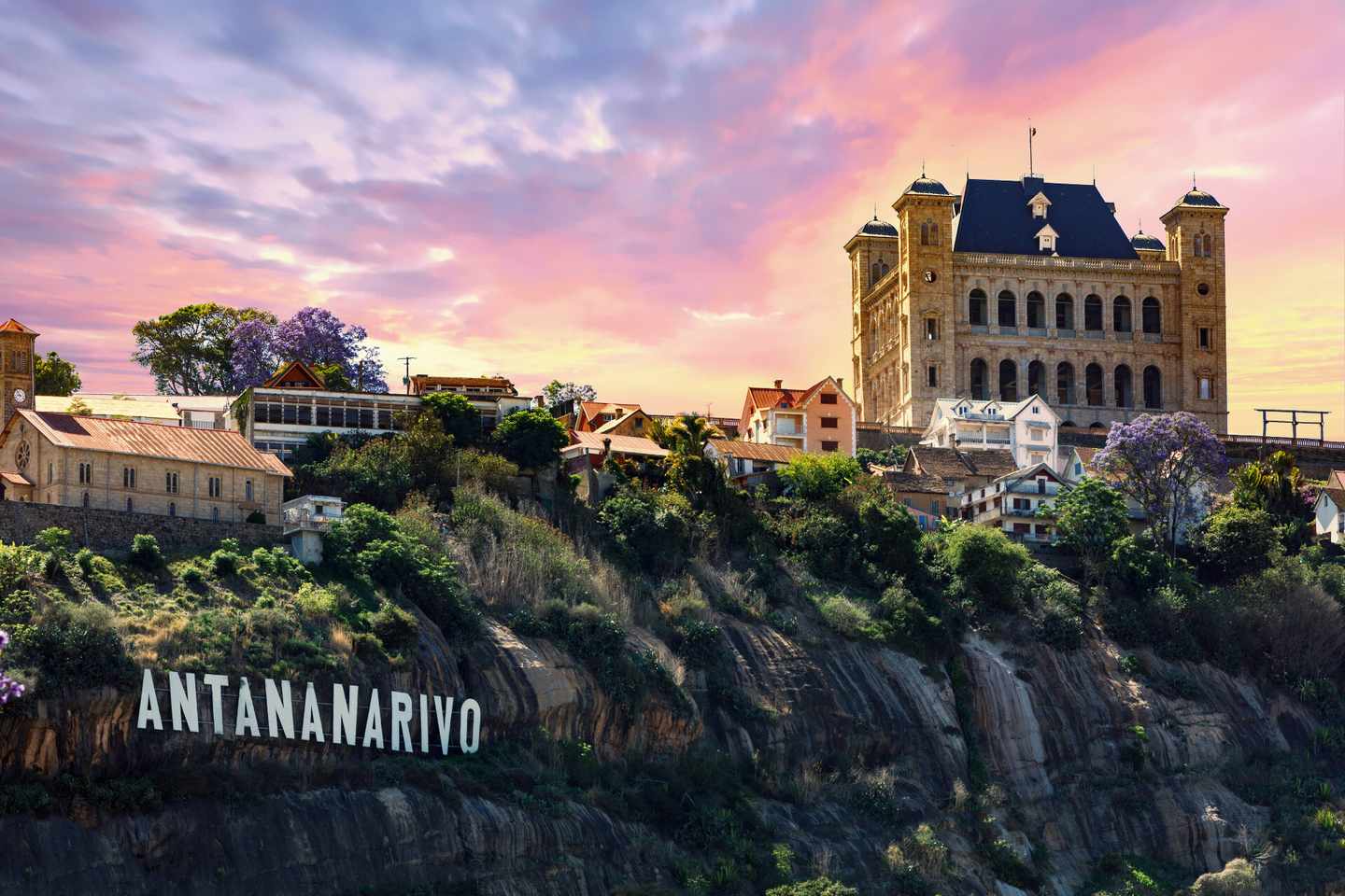 madagaskar-antananarivo-königspalast-klein-g-840859134.jpg