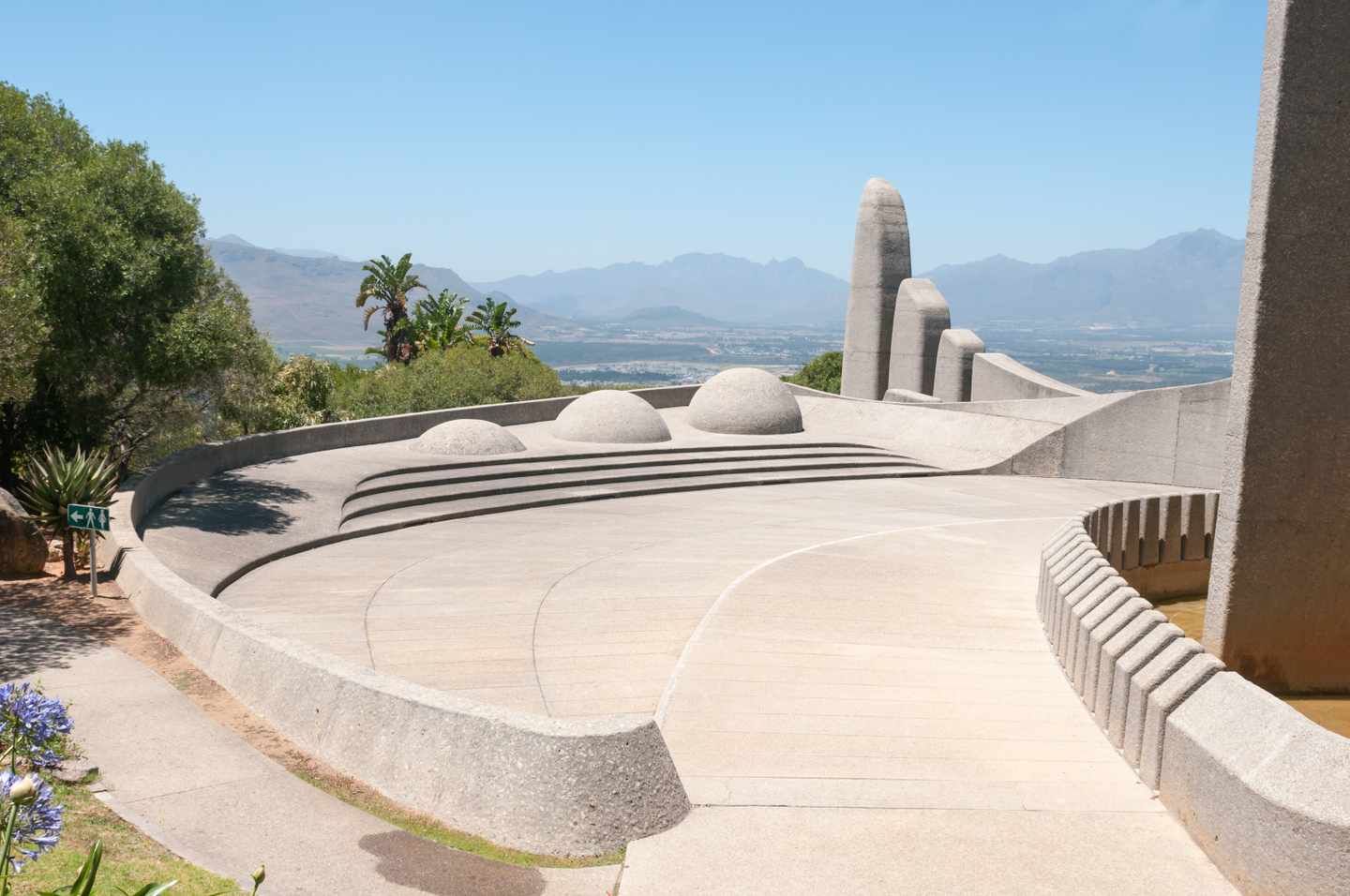 suedafrika-afrikaans-sprache-monument-paarl-g-473149308.jpg