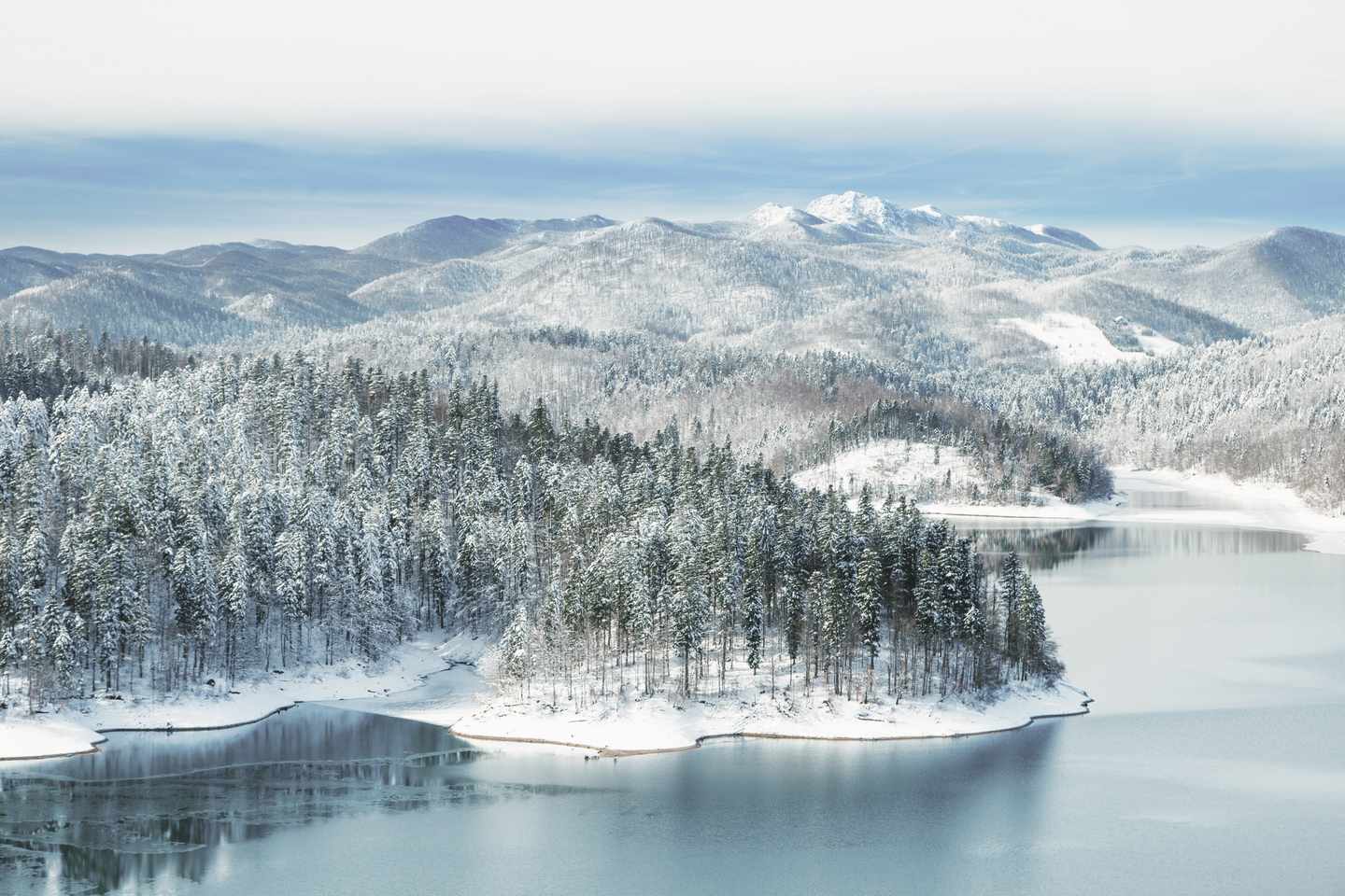 kroatien-lokvarski-see-winterlandschaft-g-1125942982_bearbeitet.jpg