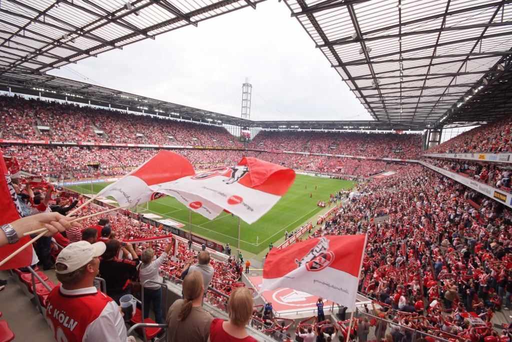 fussball-fc-koeln-stadion-fankurve-f.jpg