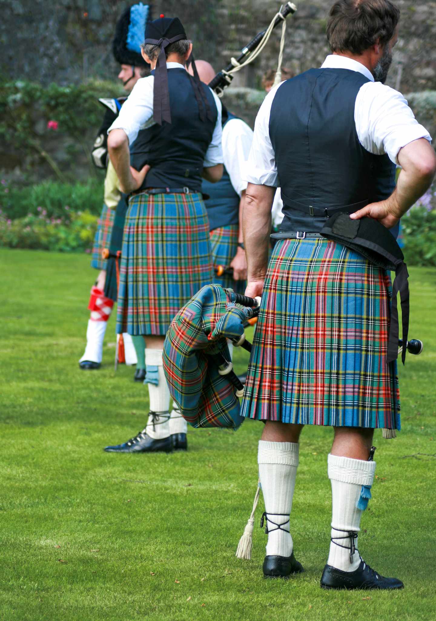 blta9431bbd046a82ac-grossbritannien-schottland-glasgow-maenner-in-kilten-g-172288267.jpg Männer in traditionellen schottischen Kilten