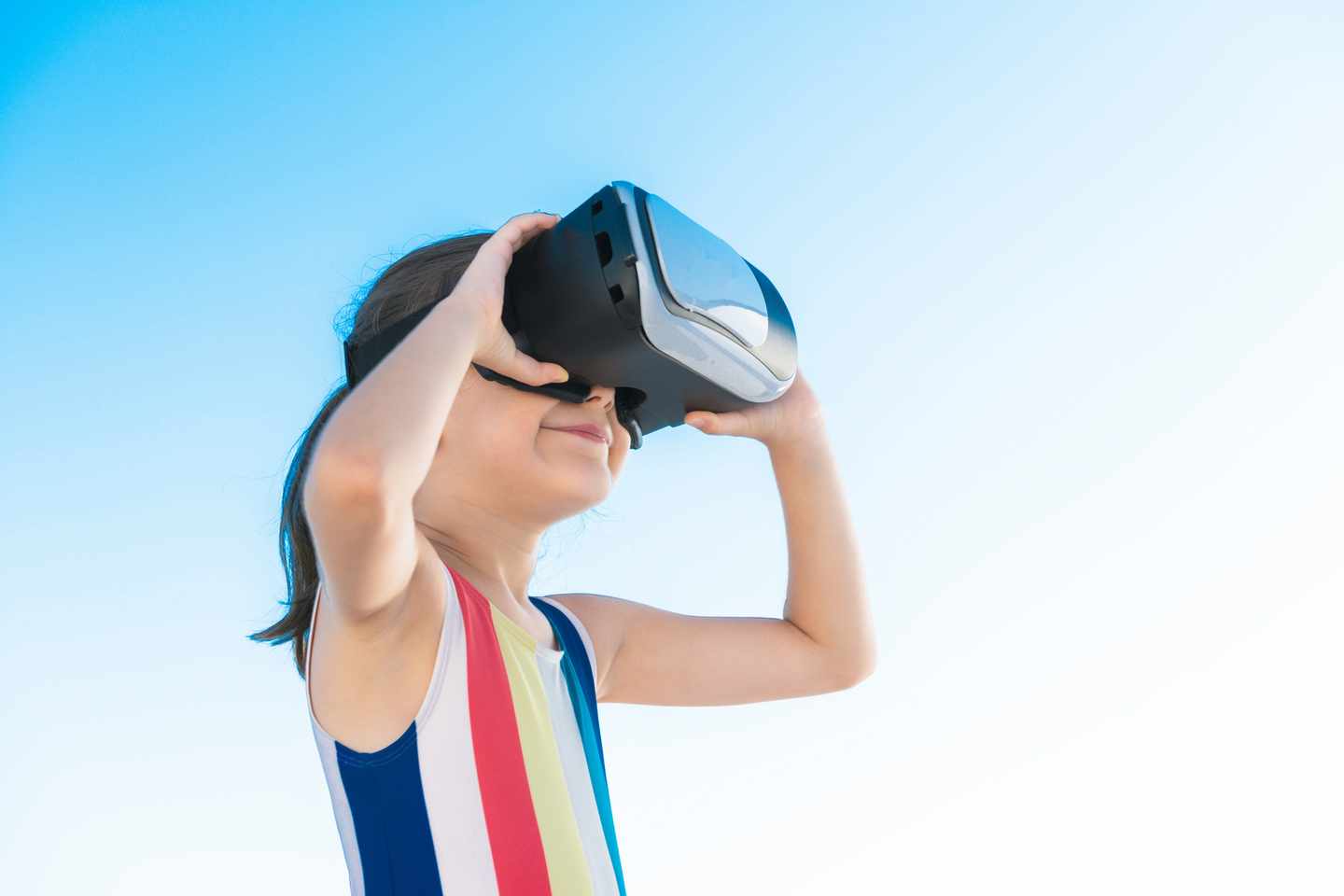 deutschland-therme-erding-maedchen-mit-vr-brille.jpg