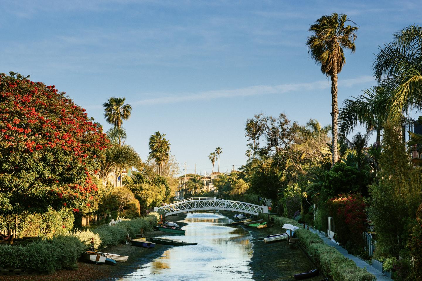 usa-kalifornien-los-angeles-venice-canal-historic-district-g-521815390.jpg