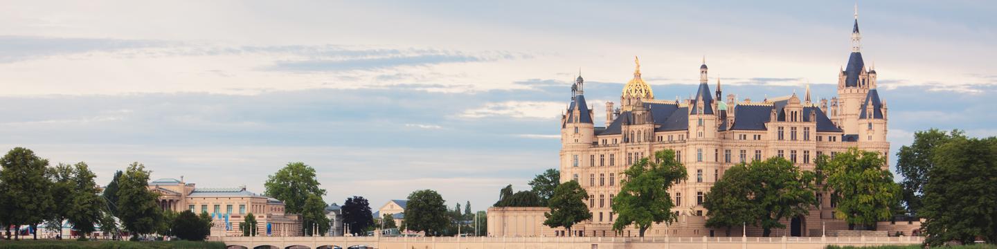 deutschland-mecklenburg-vorpommern-schwerin-see-schloss-g-148778961