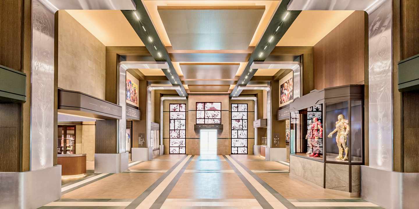 freizeitparks-aussergewoehnliche-hotels-disney-hotel-new-york-the-art-of-marvel-lobby-DER1427295.jpeg