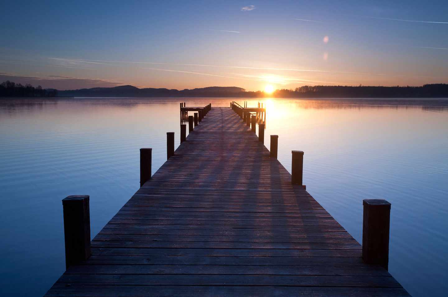 steg-im-sonnenaufgang-t-469584151.jpg