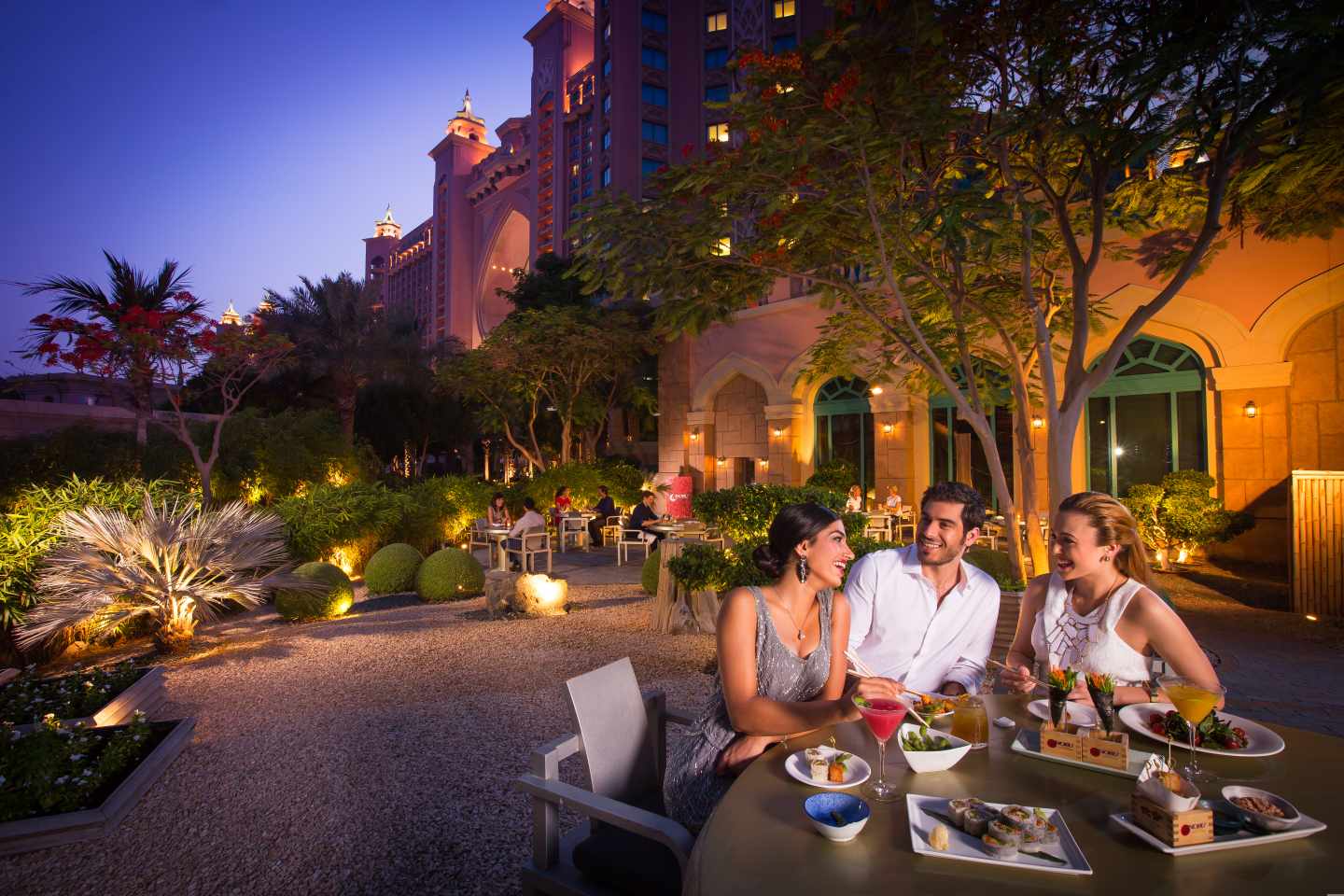 blt349614538c8a9d43-dubai-atlantis-restaurant-nobu-oudoordining-partner.jpg Abendessen auf der Terrasse des Nobu Restaurants