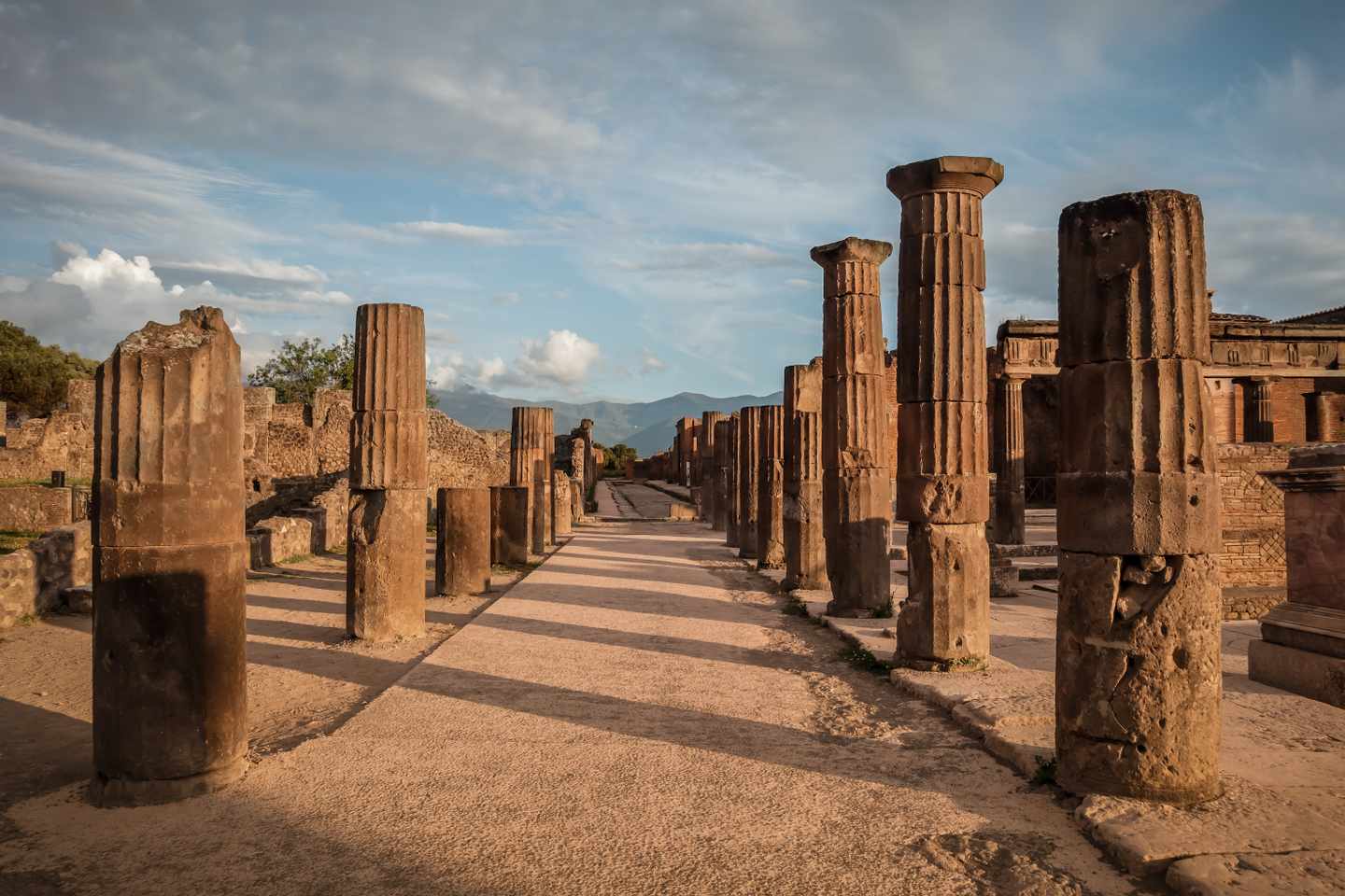 italien-neapel-pompeji-ruinen-g-1151661542.jpg