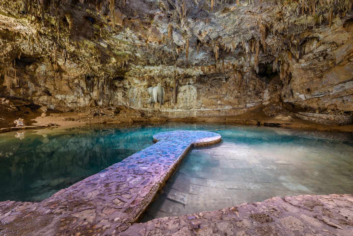 mexiko-yucatan-valladolid-suytun-cenote-g-683490384.jpg