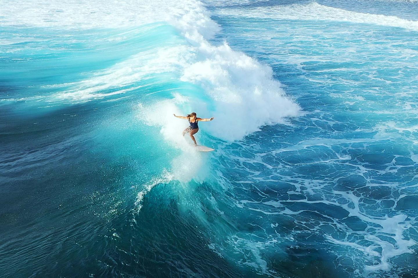 bltbde3baf5757460ea-spanien-fuerteventura-meer-surfer-frau-auf-dem-blauen-ozean-g-1287299091.jpg spanien-fuerteventura-meer-surfer-frau-auf-dem-blauen-ozean-g-1287299091.jpg