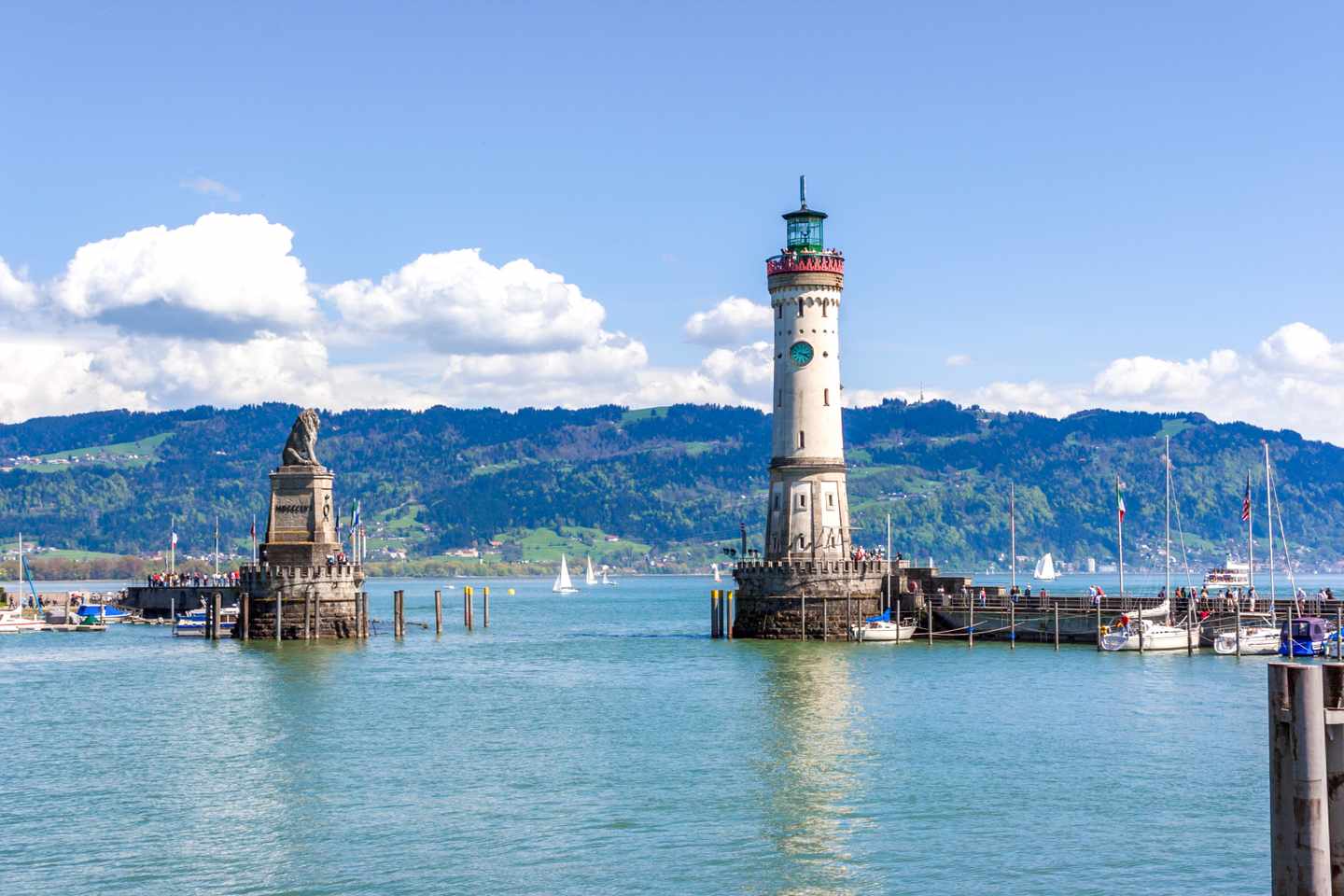 deutschland-bodensee-blick-auf-lindau-und-see-g-598791538.jpg