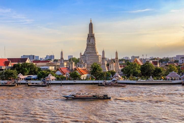 thailand-bangkok-wat-arun-g-840704824.jpg