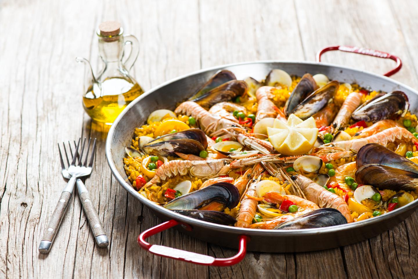 spanien-valencia-paella-g-476987918.jpg