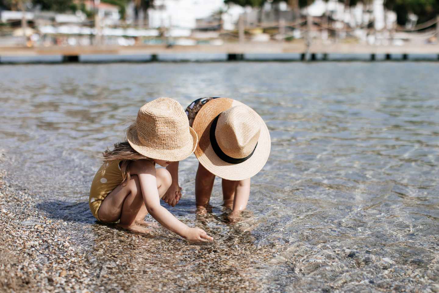Tuerkei-Kusadasi-Maedchen-am-Strand-g-1294315897_bearbeitet.jpg