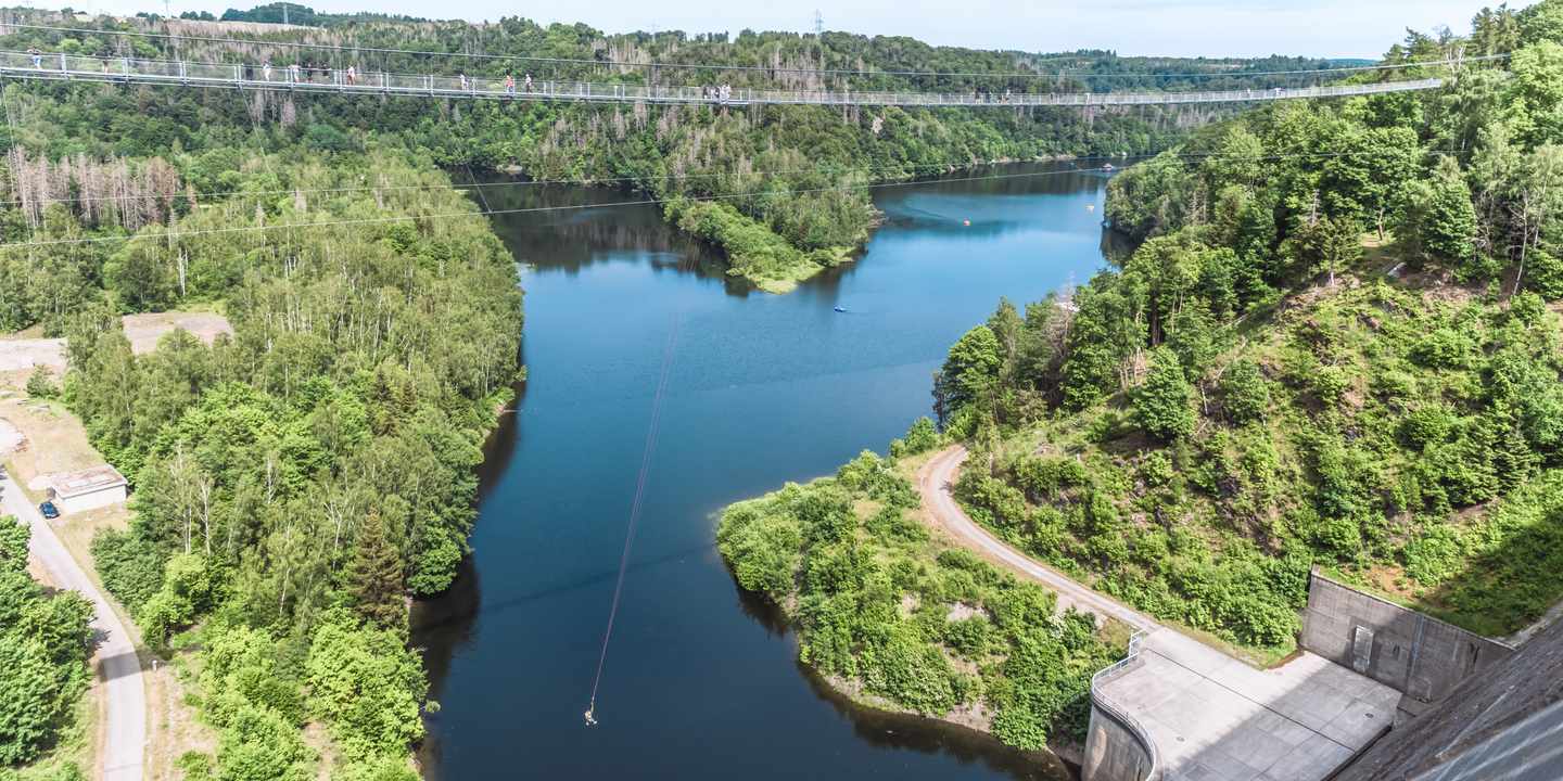 deutschland-harz-rappbodetalsperre-stausee-mit-brücke-g-1406196054.jpeg