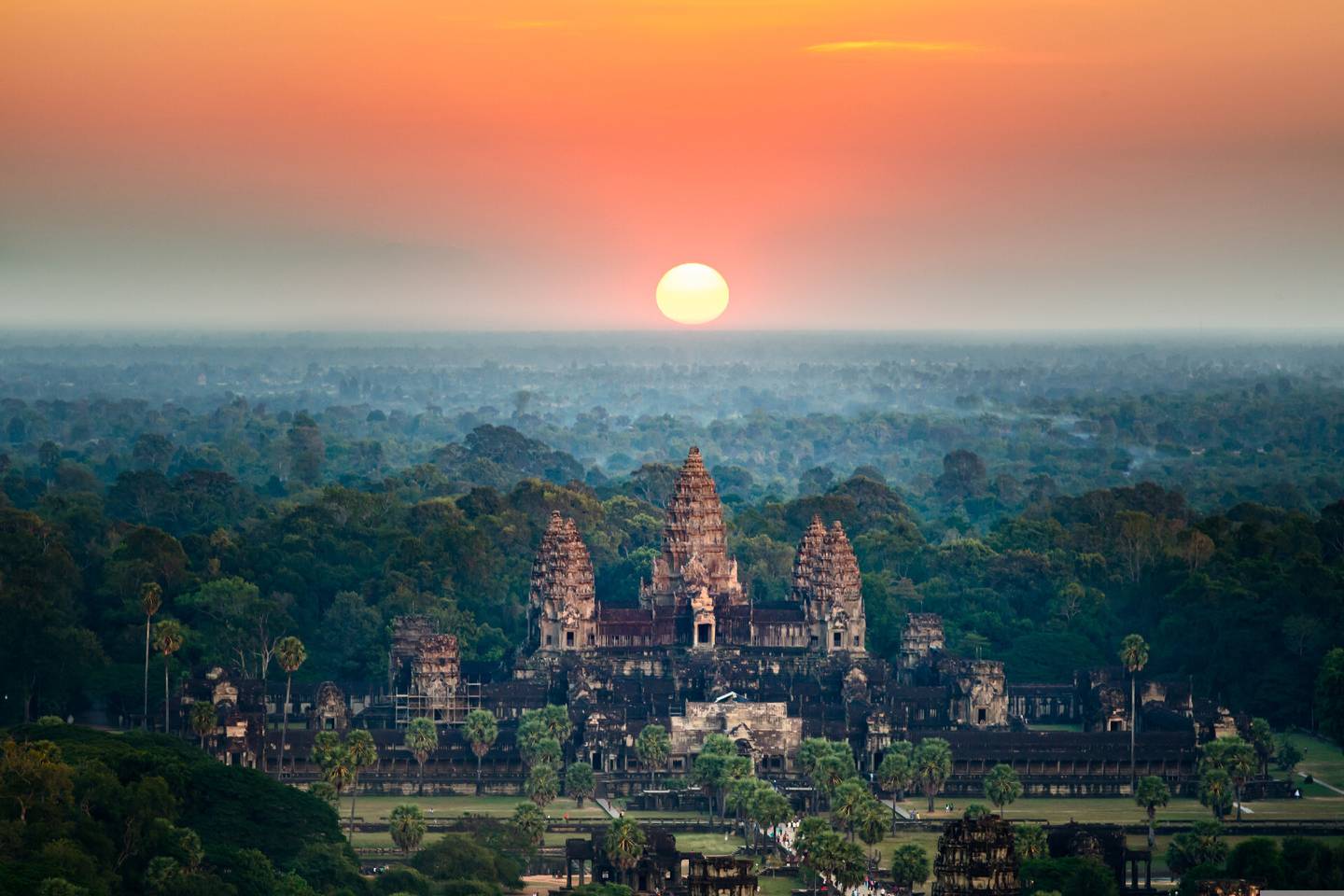 kambodscha-angkor-wat-klein-g-544473722.jpg