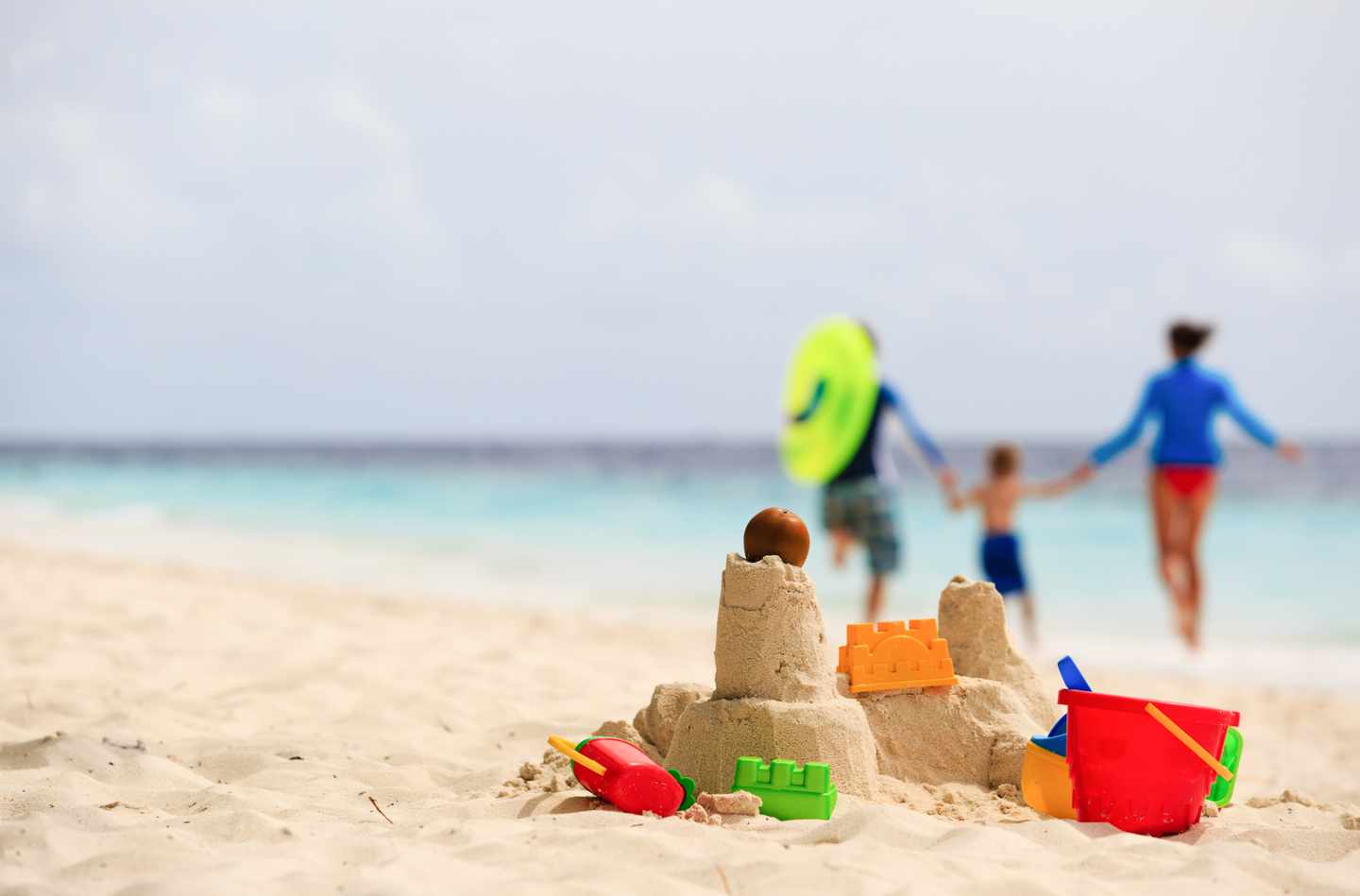 familie-strand-t-509423868.jpg